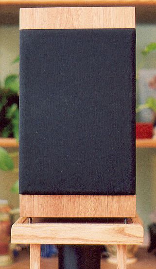 Speaker with grill cloth